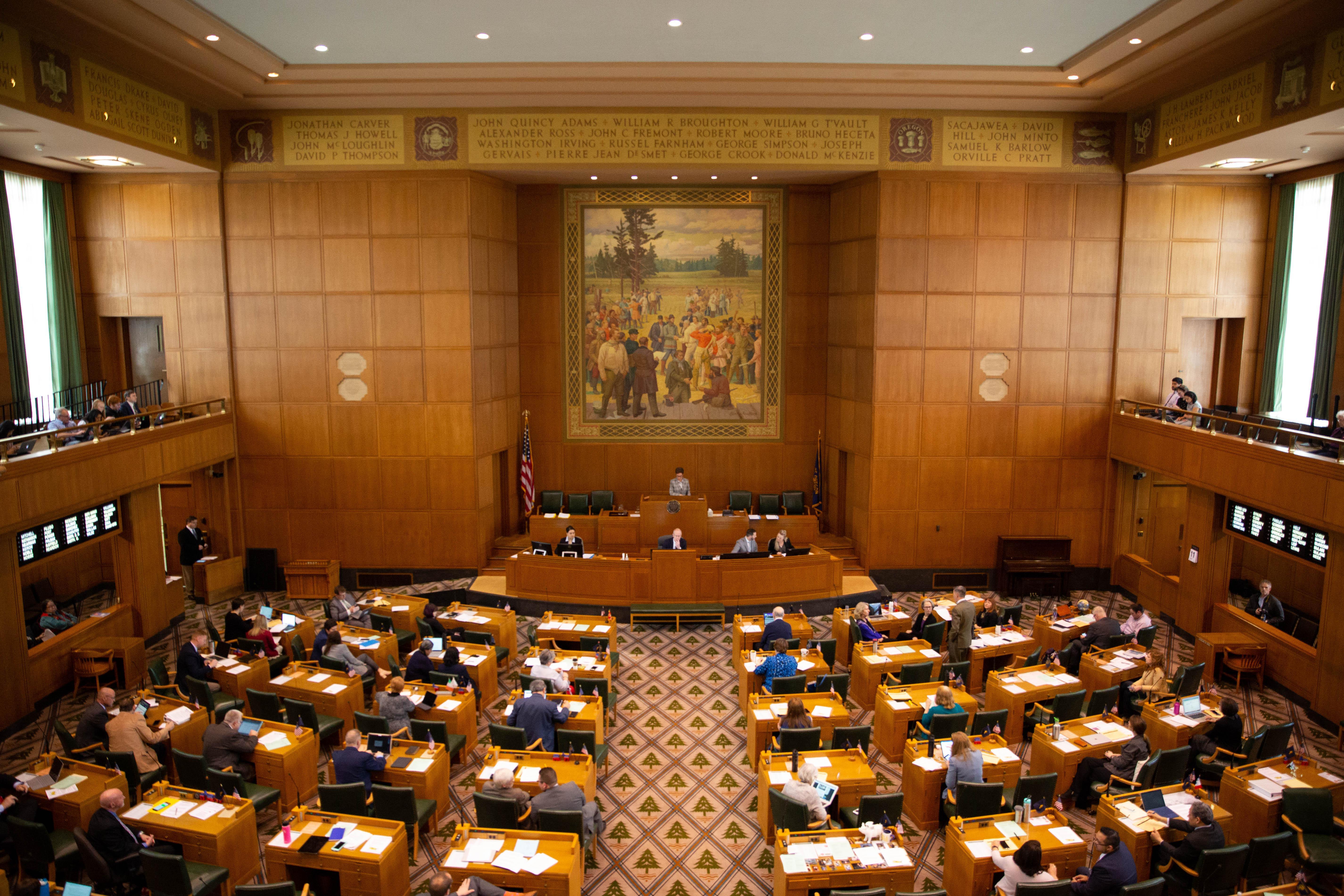 Oregon Senate Chamber photo